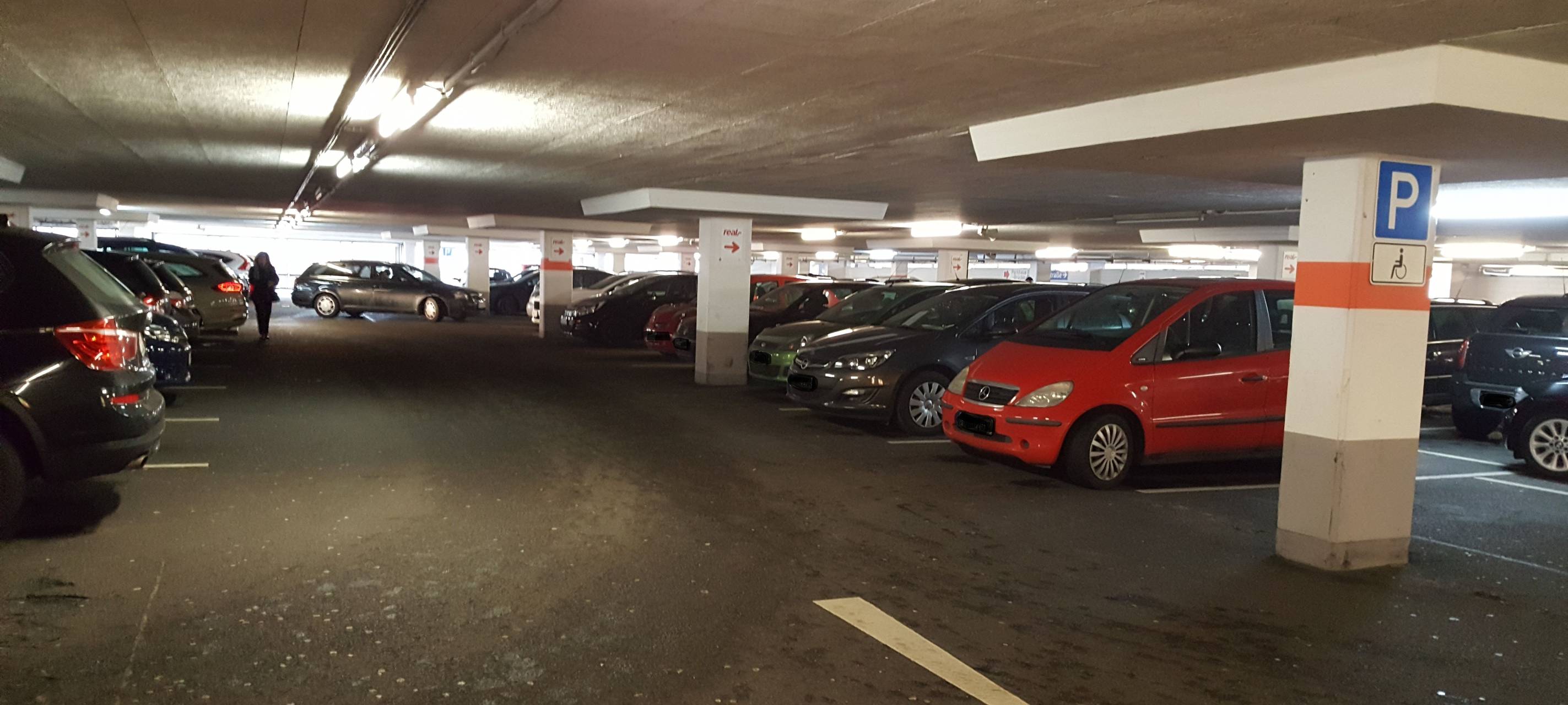 Parkhaus am Pulheimer Bahnhof teils gesperrt