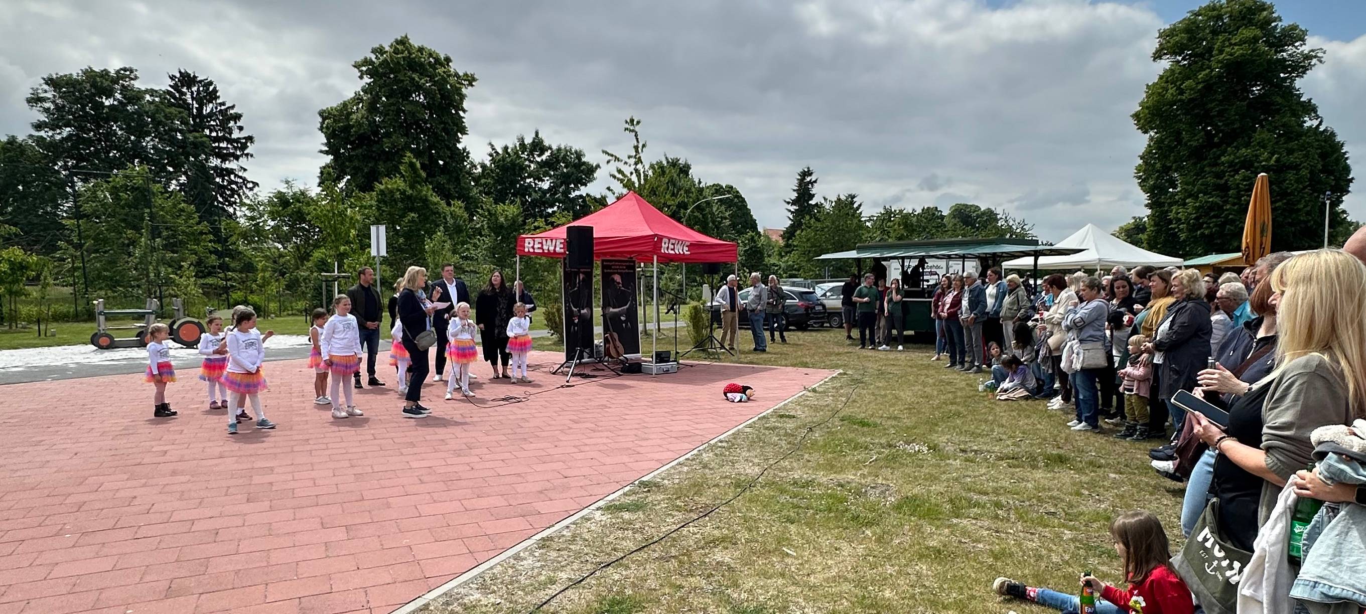 Elsdorf: Niederembt feiert 2. Embepark-Fest