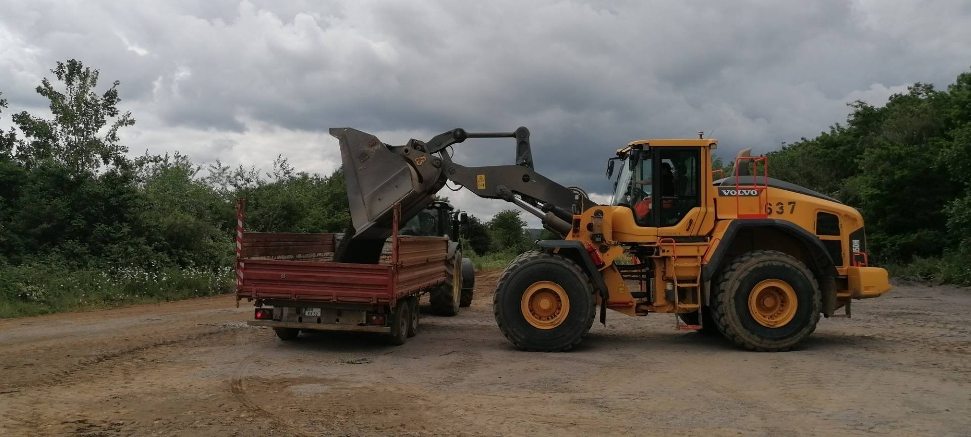 Elsdorfer Landwirte reparieren Feldwege