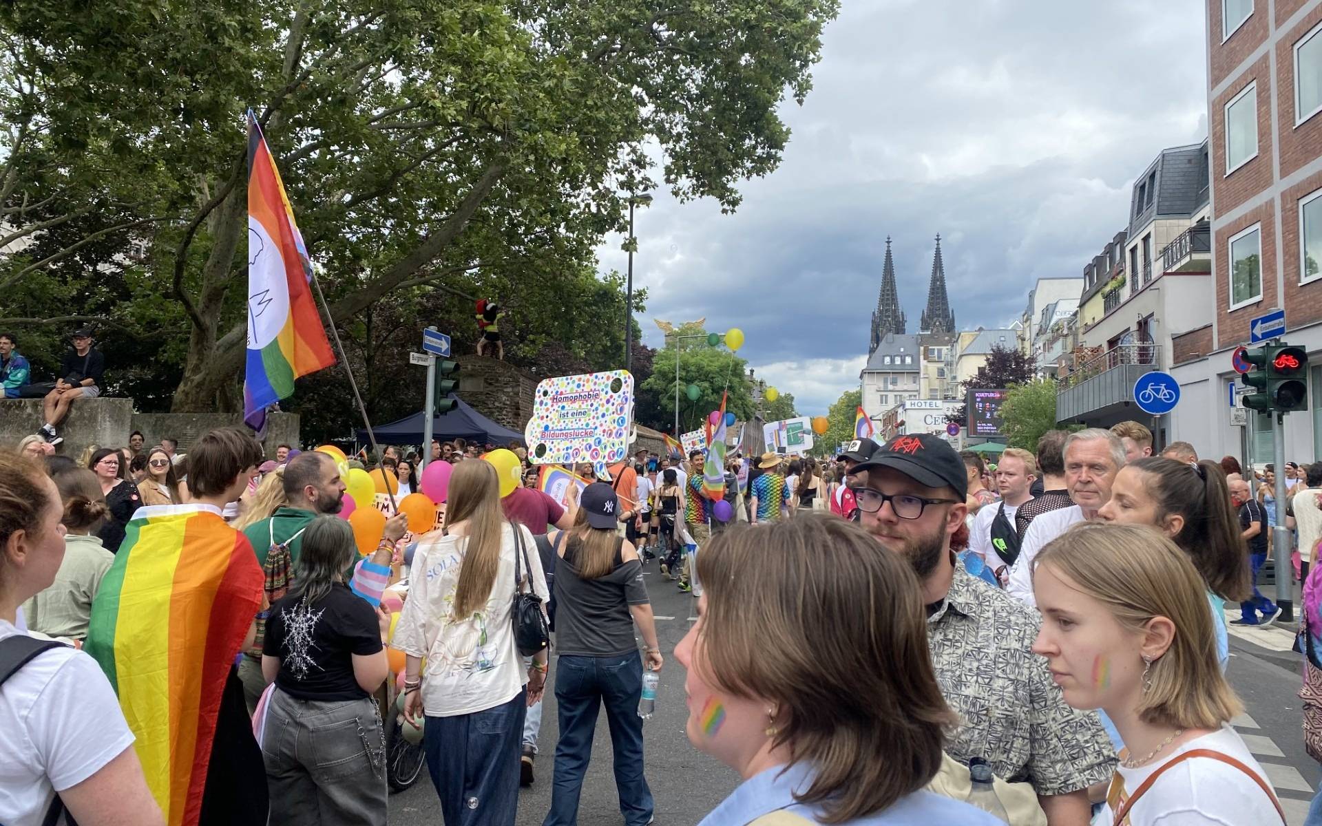 Bis zu 1,5 Millionen Menschen feiern ColognePride in Köln