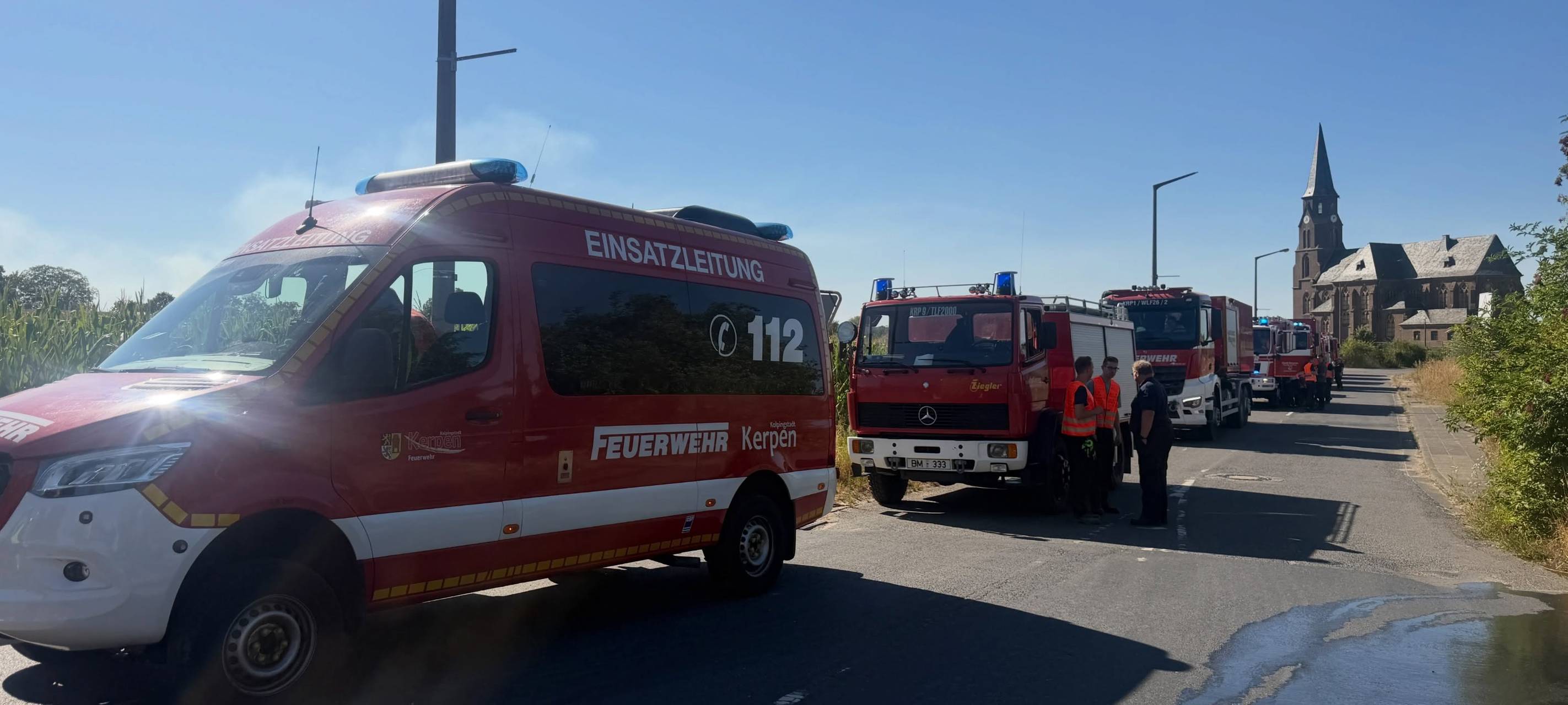 Riesiger Flächenbrand am Tagebau Hambach