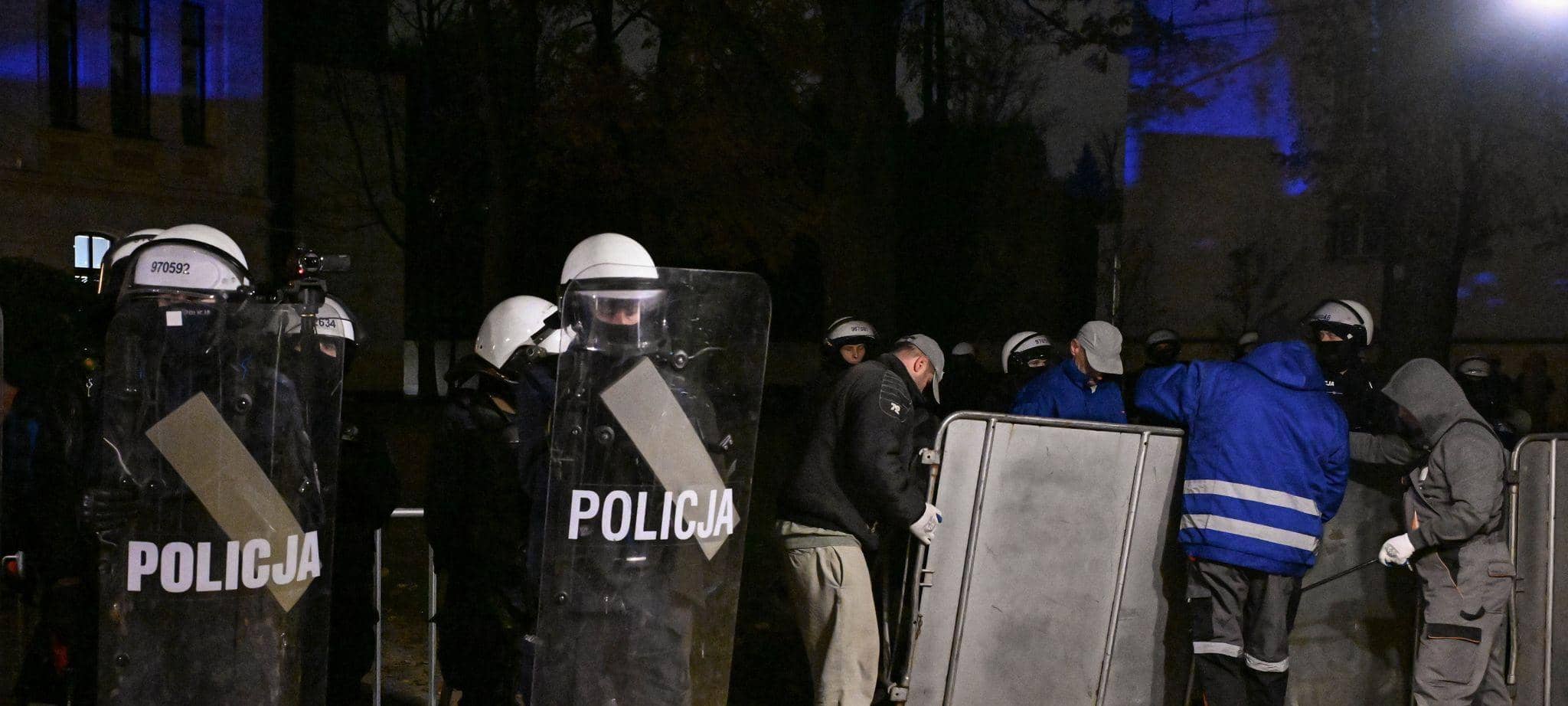 Polizei vor dem Gebäude des Verfassungsgerichts in Warschau