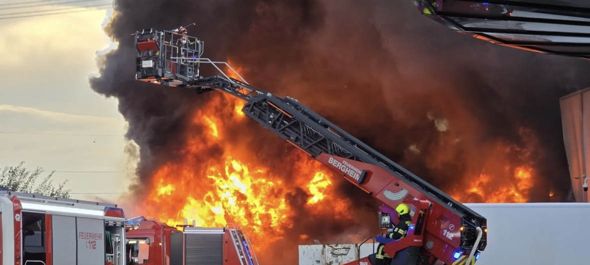 Großbrand in Bergheim ist gelöscht